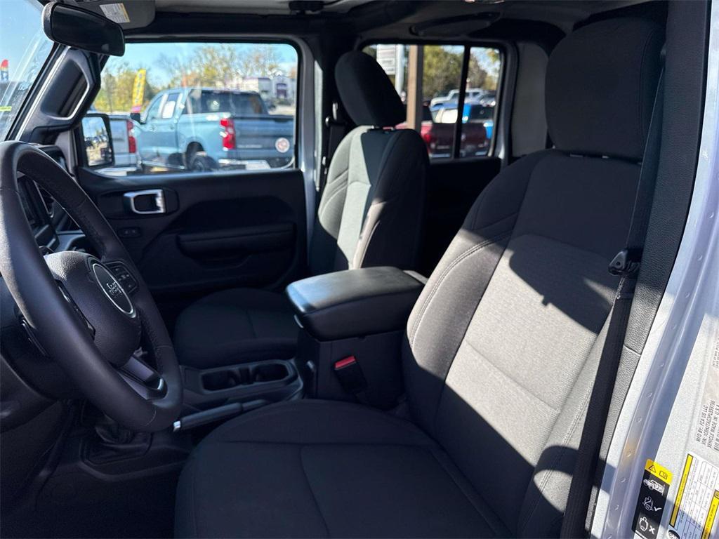 used 2023 Jeep Gladiator car, priced at $25,800