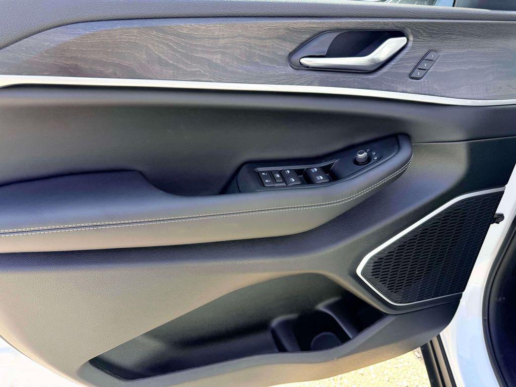 new 2026 Jeep Grand Cherokee car, priced at $50,934