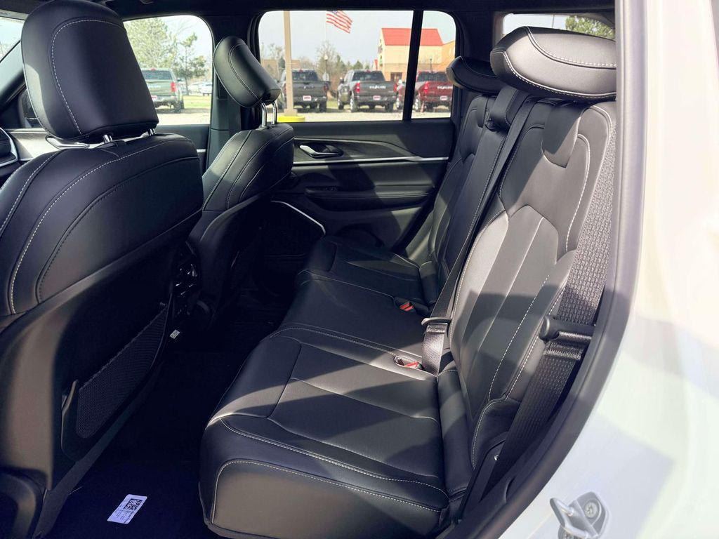 new 2026 Jeep Grand Cherokee car, priced at $50,934
