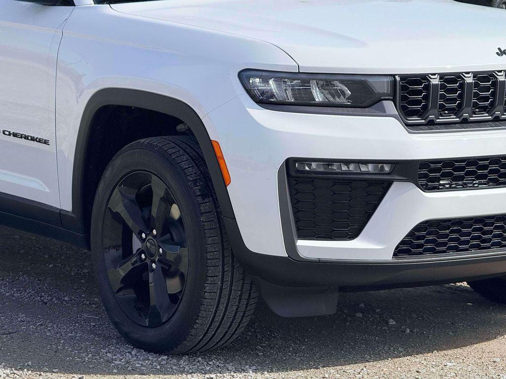 new 2026 Jeep Grand Cherokee car, priced at $50,934