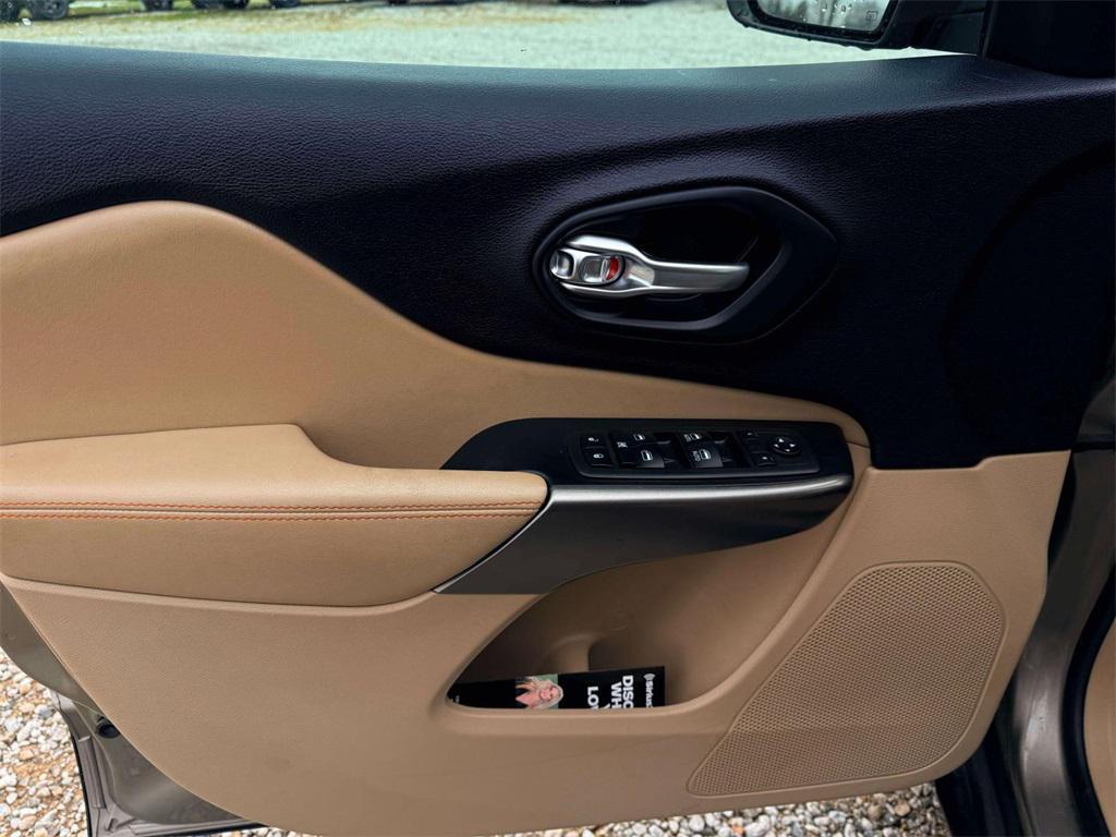 used 2019 Jeep Cherokee car, priced at $11,500