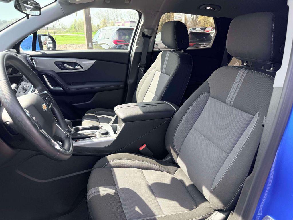 used 2025 Chevrolet Blazer car, priced at $26,299