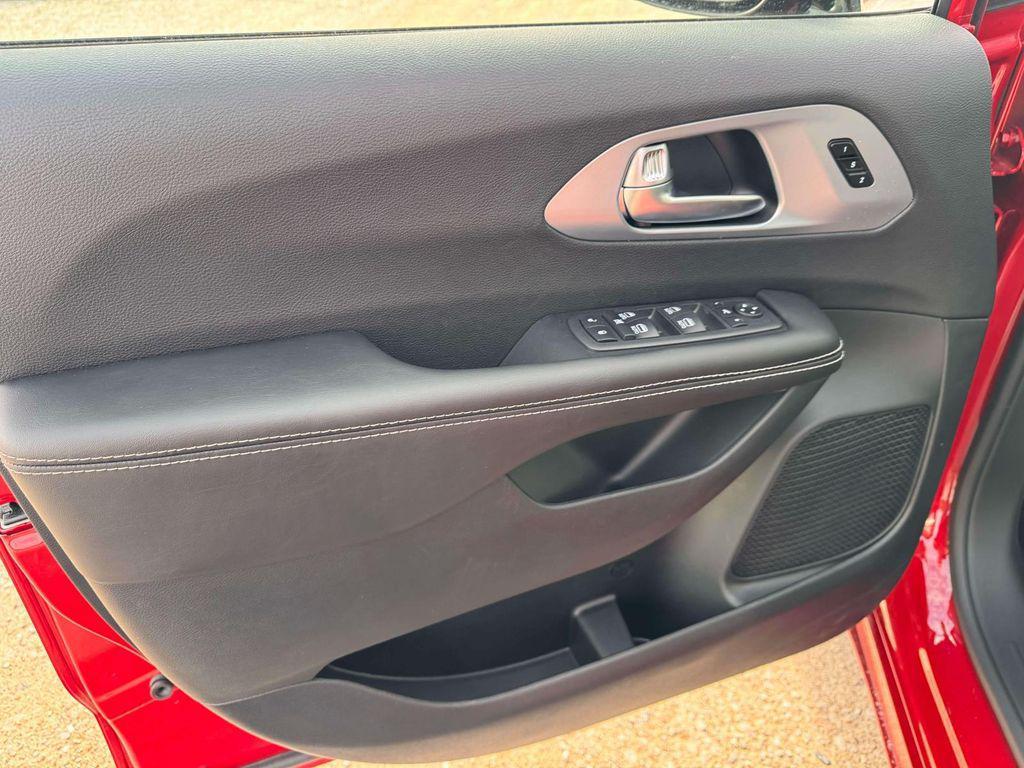 new 2026 Chrysler Pacifica car, priced at $54,513