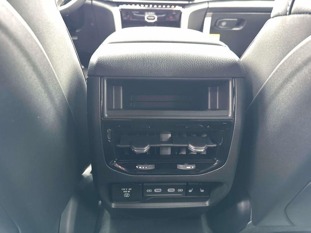 new 2026 Jeep Grand Cherokee car, priced at $48,444