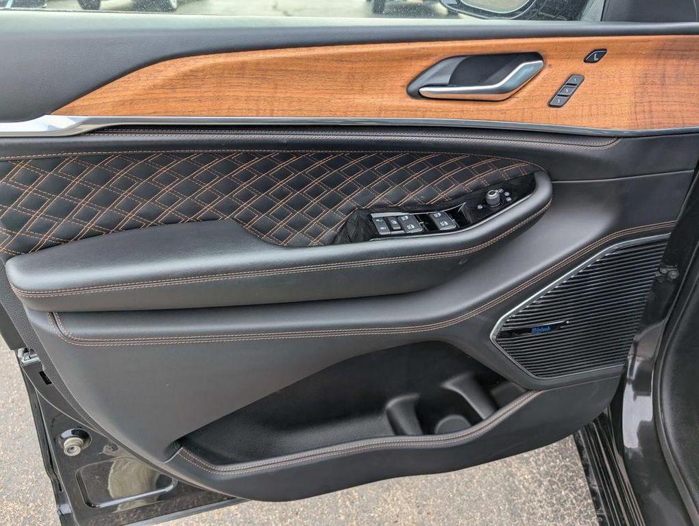 used 2022 Jeep Grand Cherokee car, priced at $34,799