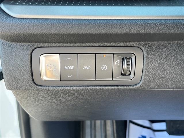 new 2025 Chevrolet Traverse car, priced at $49,808