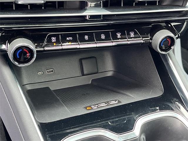 used 2024 Chevrolet Traverse car, priced at $48,500