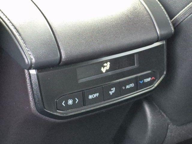 used 2025 Toyota Highlander car, priced at $40,899