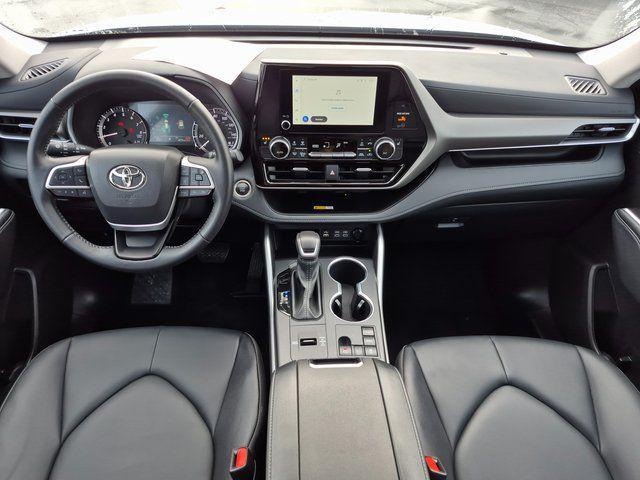 used 2025 Toyota Highlander car, priced at $40,899