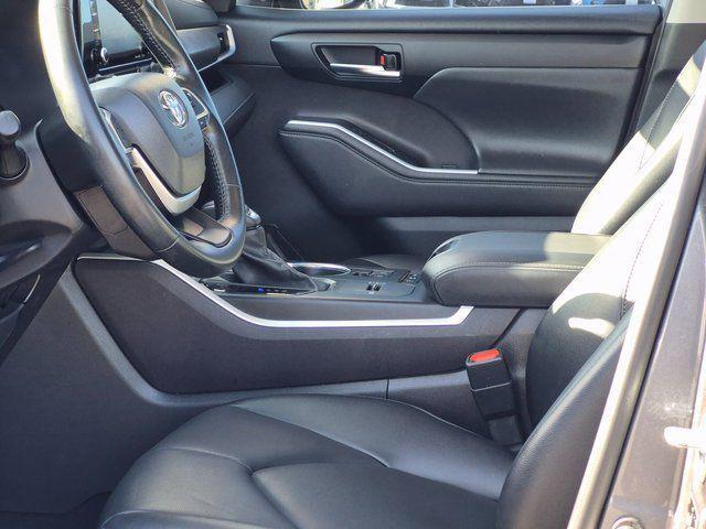 used 2022 Toyota Highlander Hybrid car, priced at $36,650