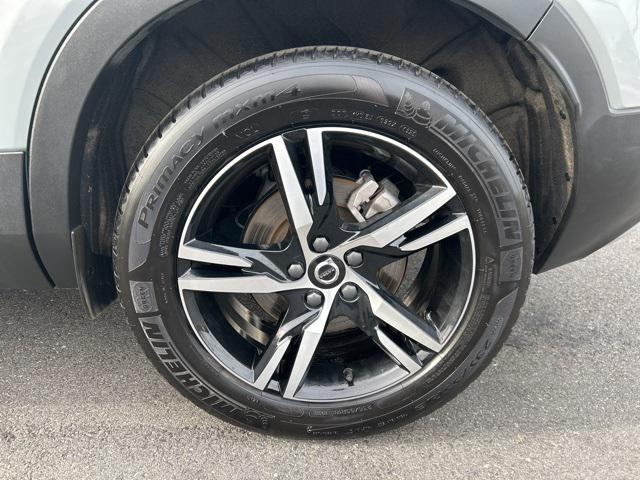 used 2025 Volvo XC40 car, priced at $30,475