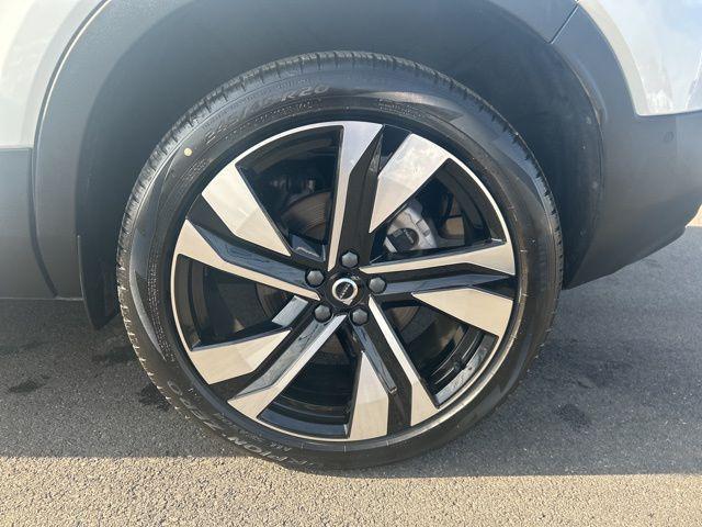 used 2025 Volvo XC40 car, priced at $34,374