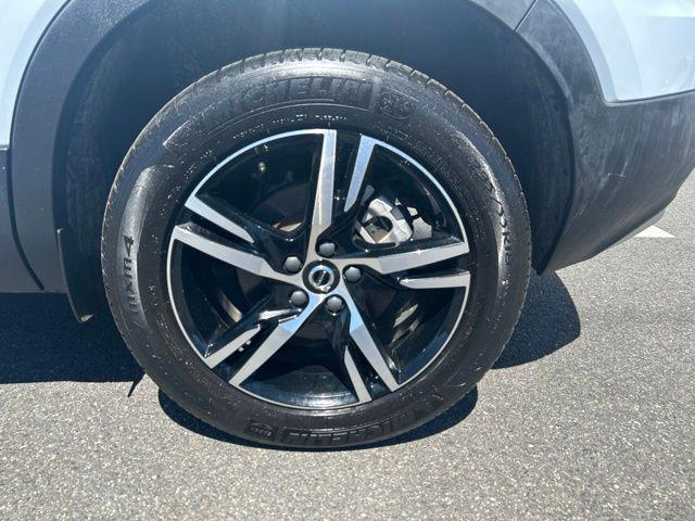 used 2025 Volvo XC40 car, priced at $31,874