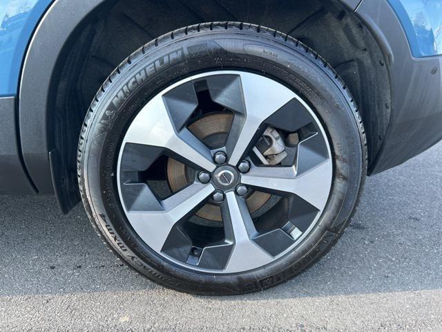 used 2025 Volvo XC40 car, priced at $30,975