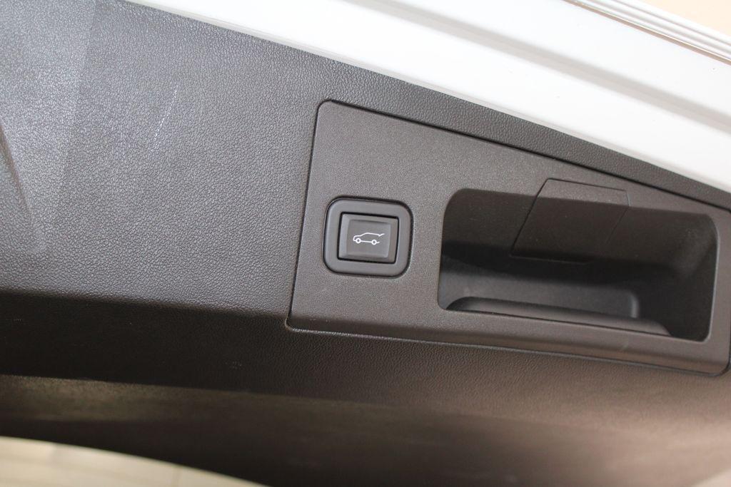 used 2024 Cadillac XT5 car, priced at $31,138