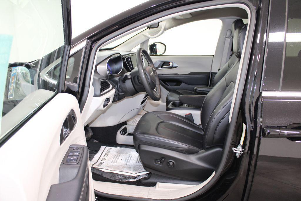 used 2024 Chrysler Pacifica car, priced at $25,888