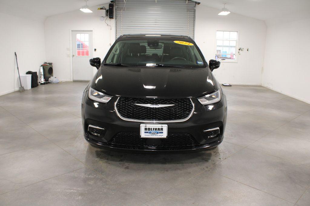 used 2024 Chrysler Pacifica car, priced at $25,888