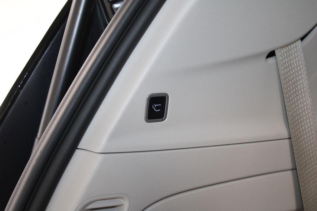 used 2024 Chrysler Pacifica car, priced at $25,888