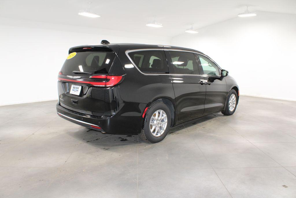 used 2024 Chrysler Pacifica car, priced at $25,888