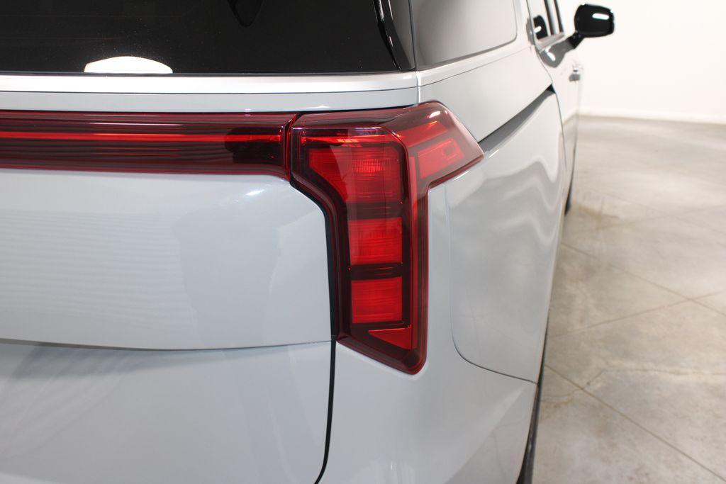 used 2025 Kia Carnival Hybrid car, priced at $38,000