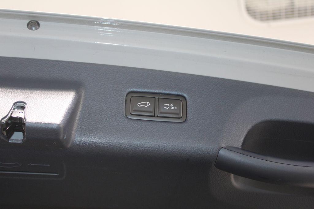 used 2025 Kia Carnival Hybrid car, priced at $38,000