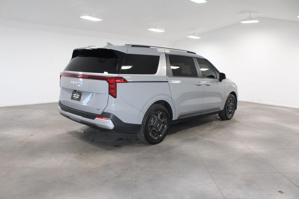 used 2025 Kia Carnival Hybrid car, priced at $38,000