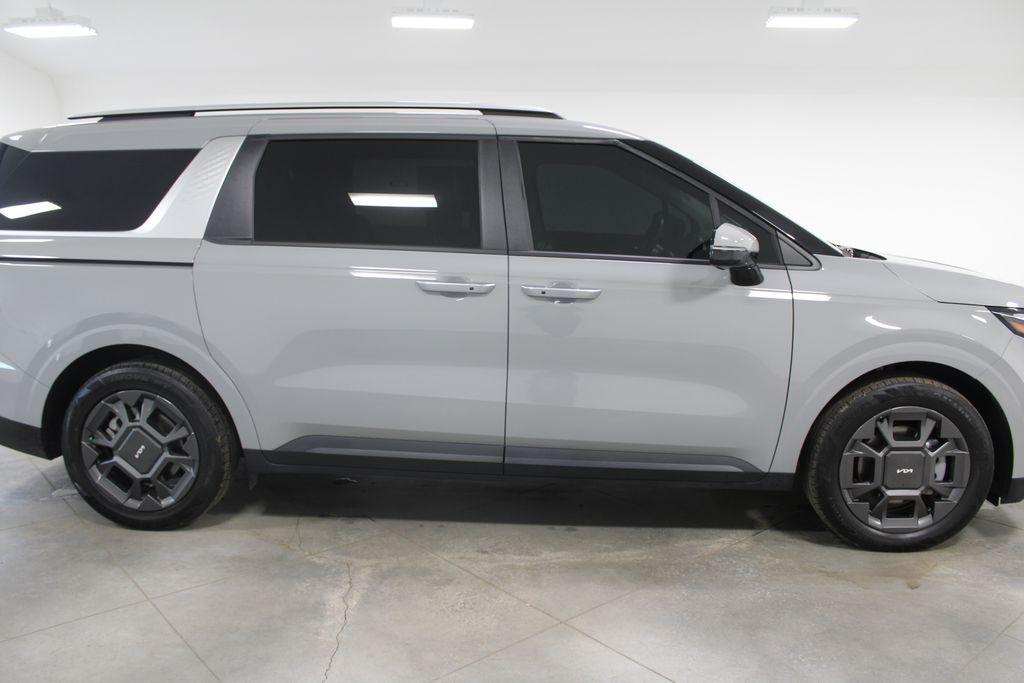 used 2025 Kia Carnival Hybrid car, priced at $38,000