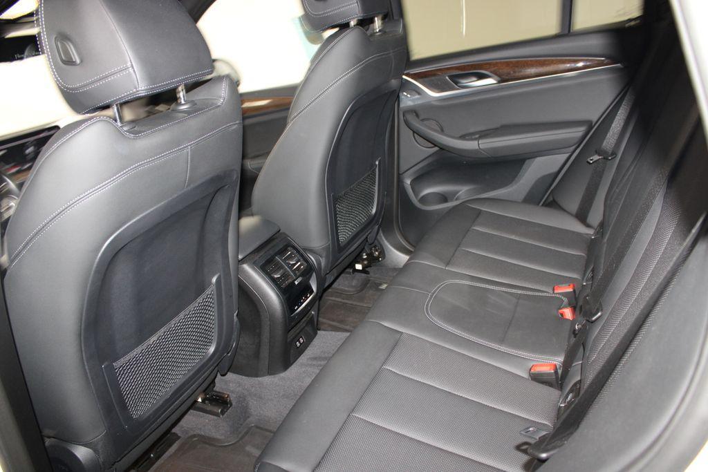 BMW X3 view 17