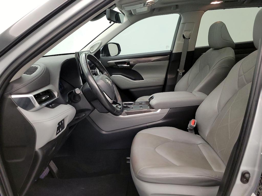 used 2023 Toyota Highlander car, priced at $40,998