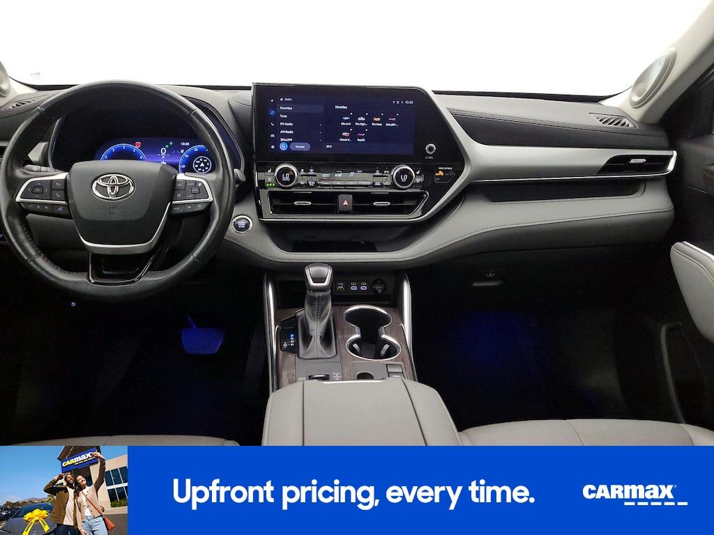 used 2023 Toyota Highlander car, priced at $40,998