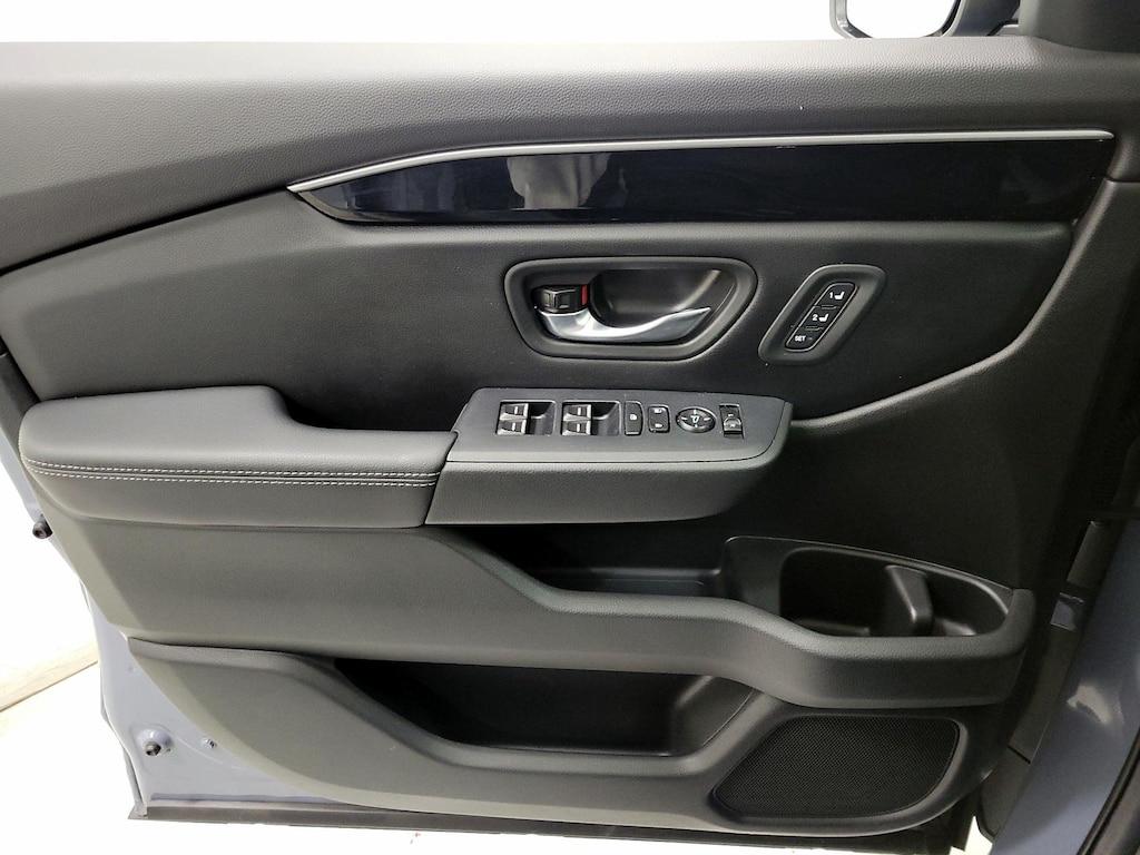used 2025 Honda Pilot car, priced at $44,998