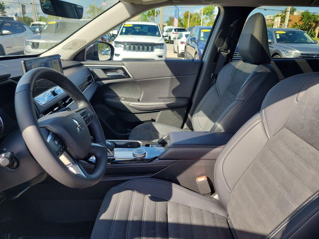 new 2025 Mitsubishi Outlander car, priced at $39,065