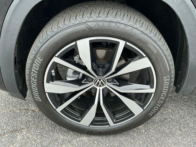 new 2026 Volkswagen Atlas car, priced at $52,578