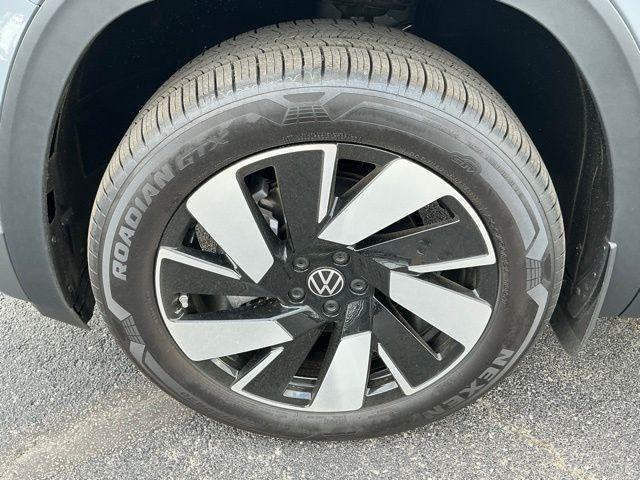 new 2026 Volkswagen Atlas Cross Sport car, priced at $46,652