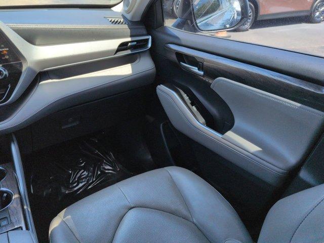 used 2021 Toyota Highlander Hybrid car, priced at $31,658
