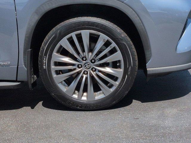 used 2021 Toyota Highlander Hybrid car, priced at $31,658