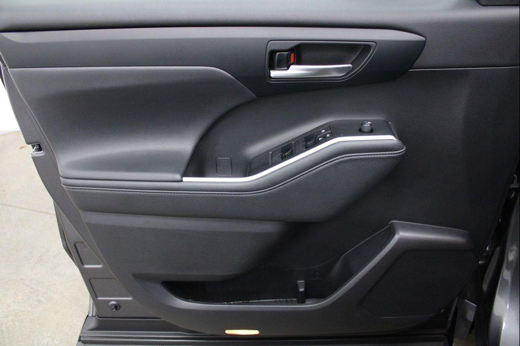 used 2021 Toyota Highlander car, priced at $26,623