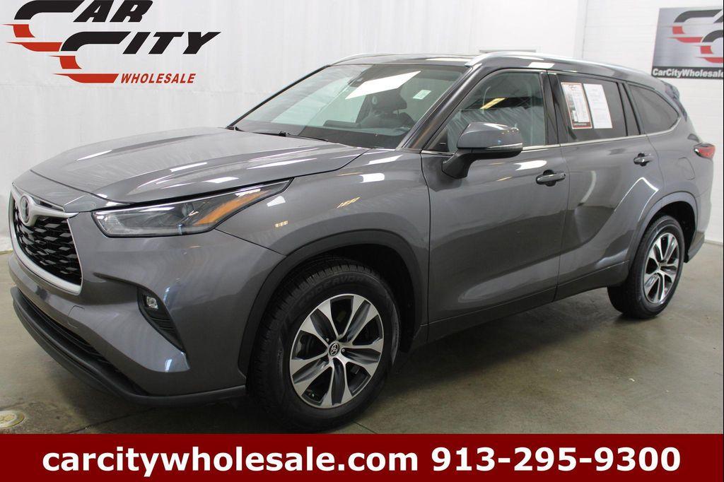used 2021 Toyota Highlander car, priced at $26,297