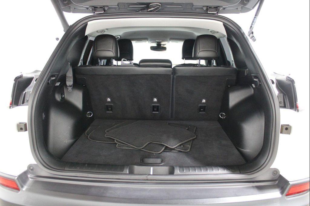 used 2023 Jeep Cherokee car, priced at $25,555