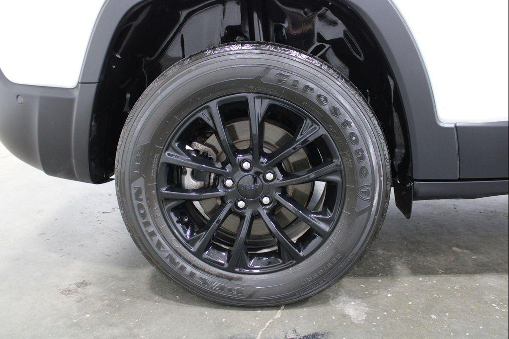 used 2023 Jeep Cherokee car, priced at $25,555