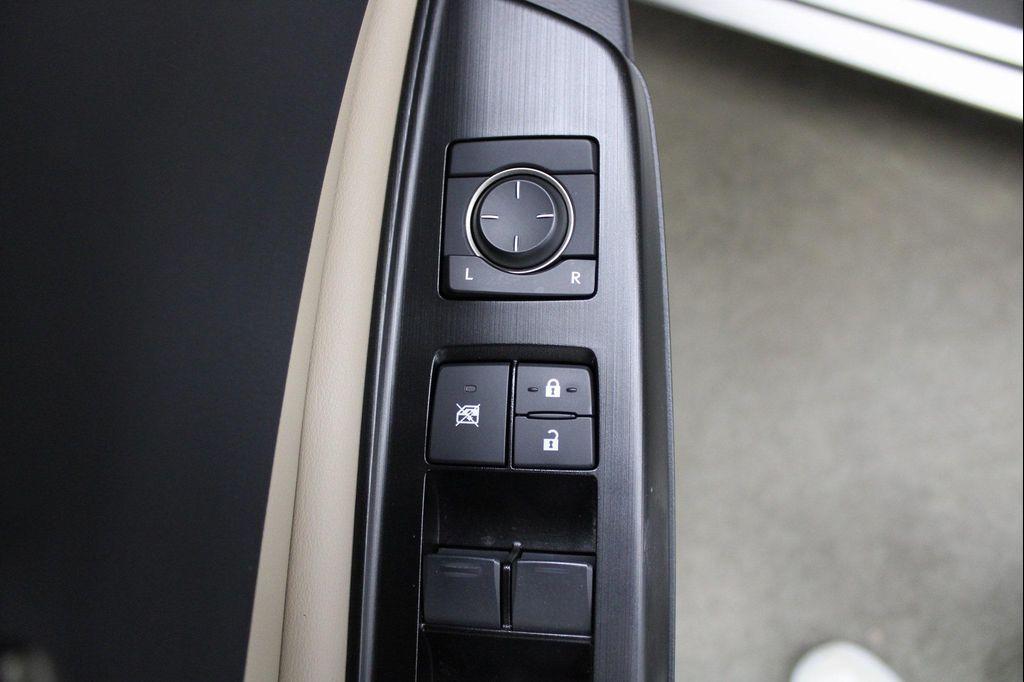 used 2019 Lexus ES 350 car, priced at $25,311