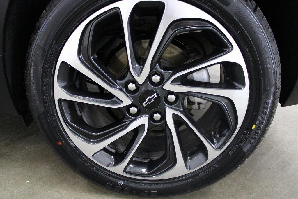 used 2022 Chevrolet Bolt EUV car, priced at $14,286