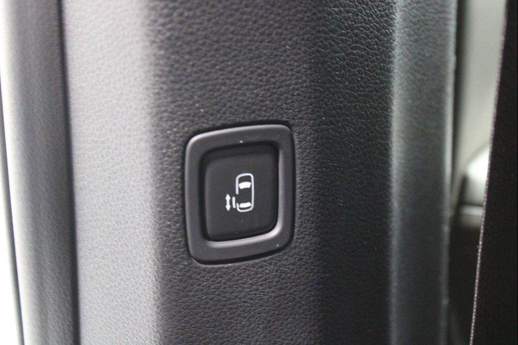 used 2025 Kia Carnival car, priced at $32,440