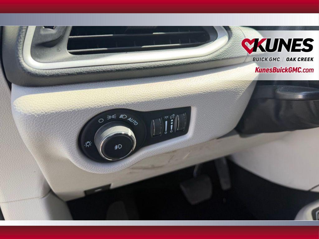 used 2023 Chrysler Pacifica car, priced at $23,859