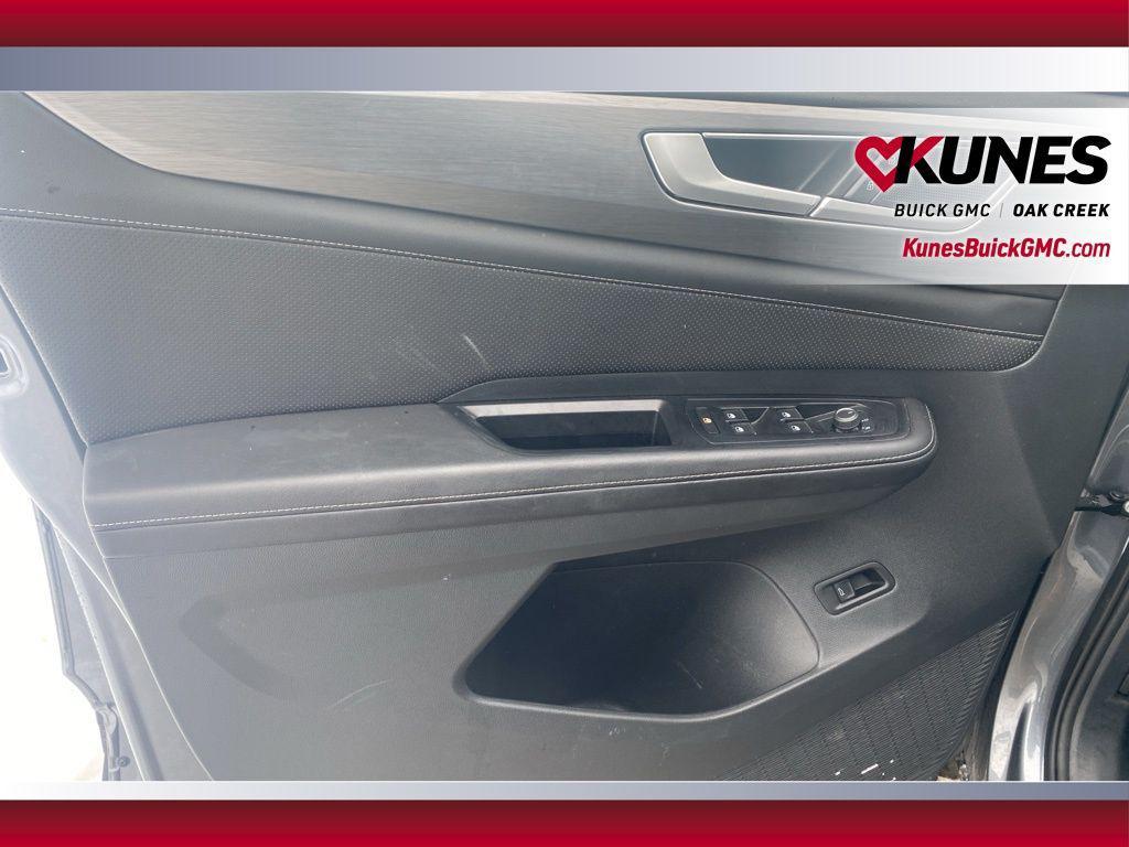 used 2025 Volkswagen Atlas Cross Sport car, priced at $32,591