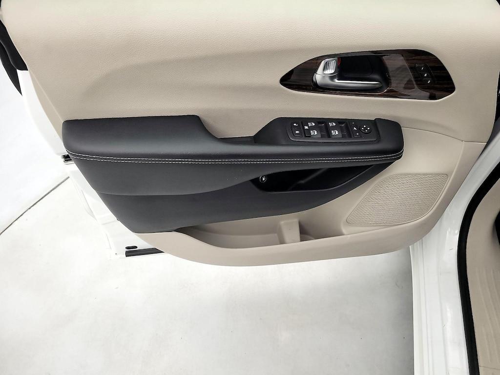 used 2023 Chrysler Pacifica Hybrid car, priced at $26,998