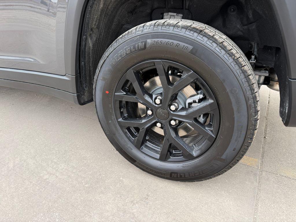 new 2026 Jeep Grand Cherokee car, priced at $46,013