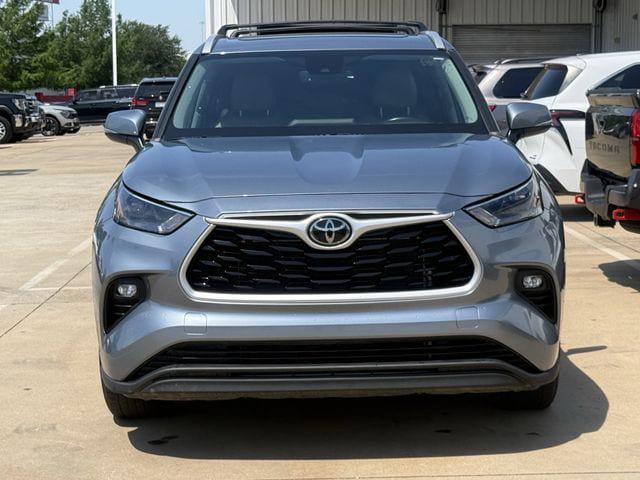used 2022 Toyota Highlander car, priced at $34,280
