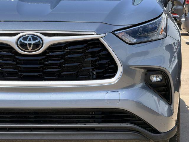 used 2022 Toyota Highlander car, priced at $34,280