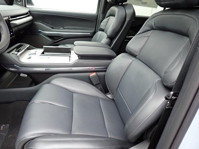 new 2025 Lincoln Navigator car, priced at $110,585